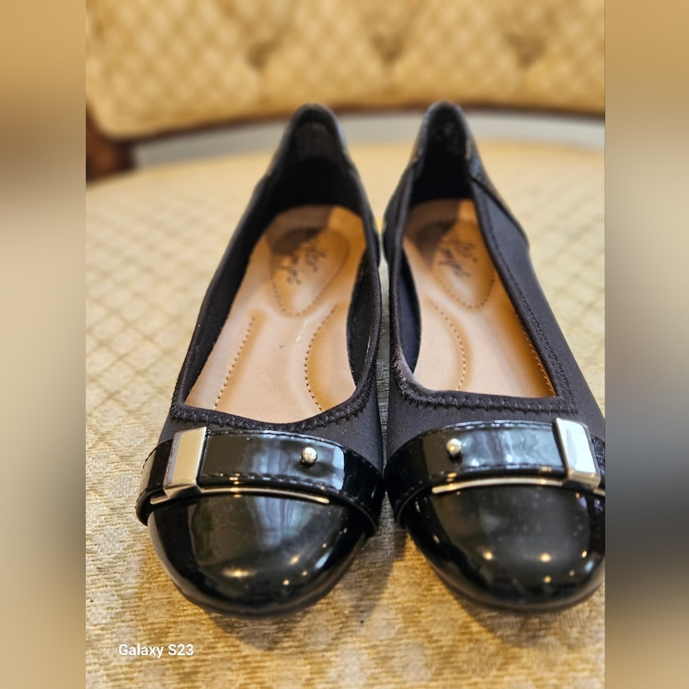 DexFlex comfort cap toe black flat shoe